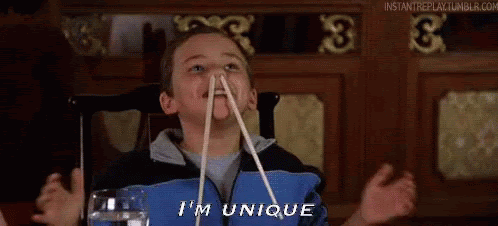 un enfant avec une baguette dans chaque narine qui dit i'm unique