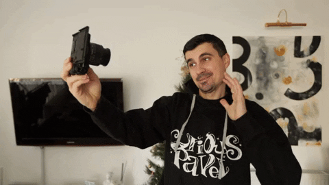 une personne qui se film avec sa caméra